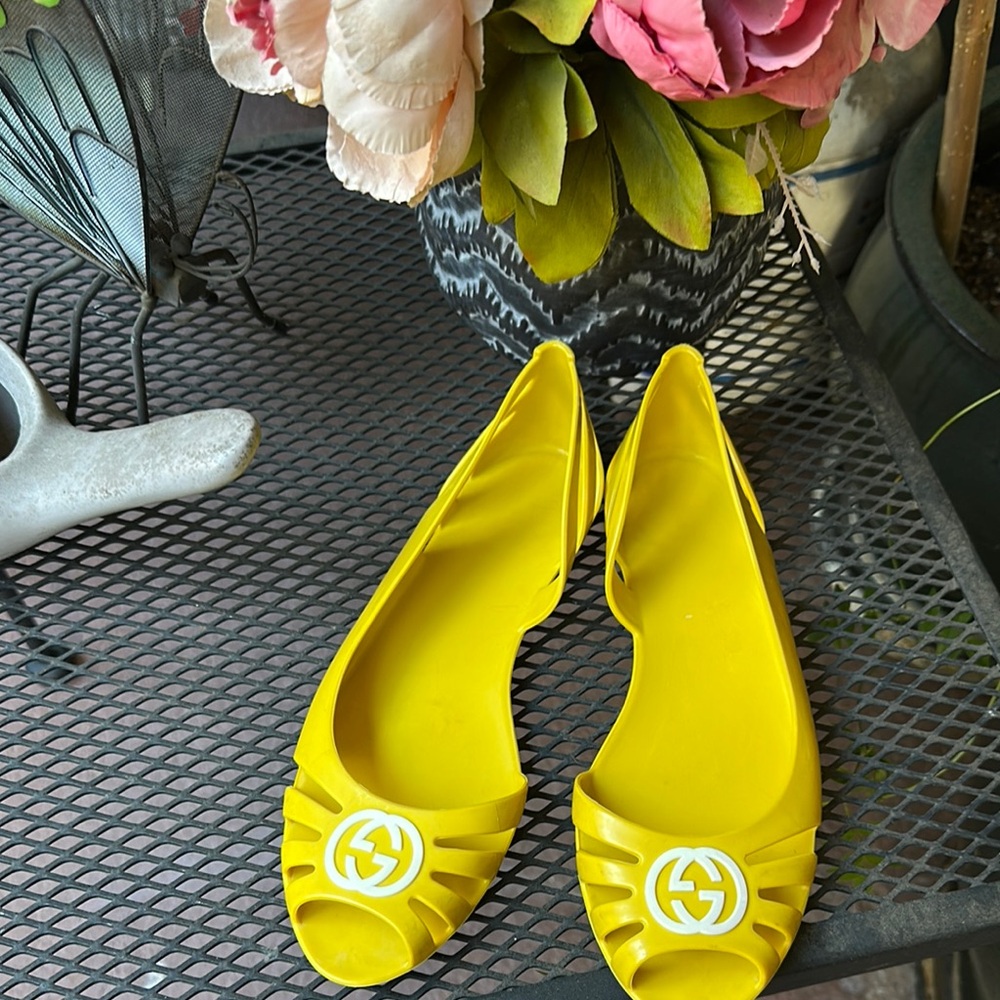 Gucci
Interlocking G Logo Rubber D'Orsay Flats Size 36/ US 6